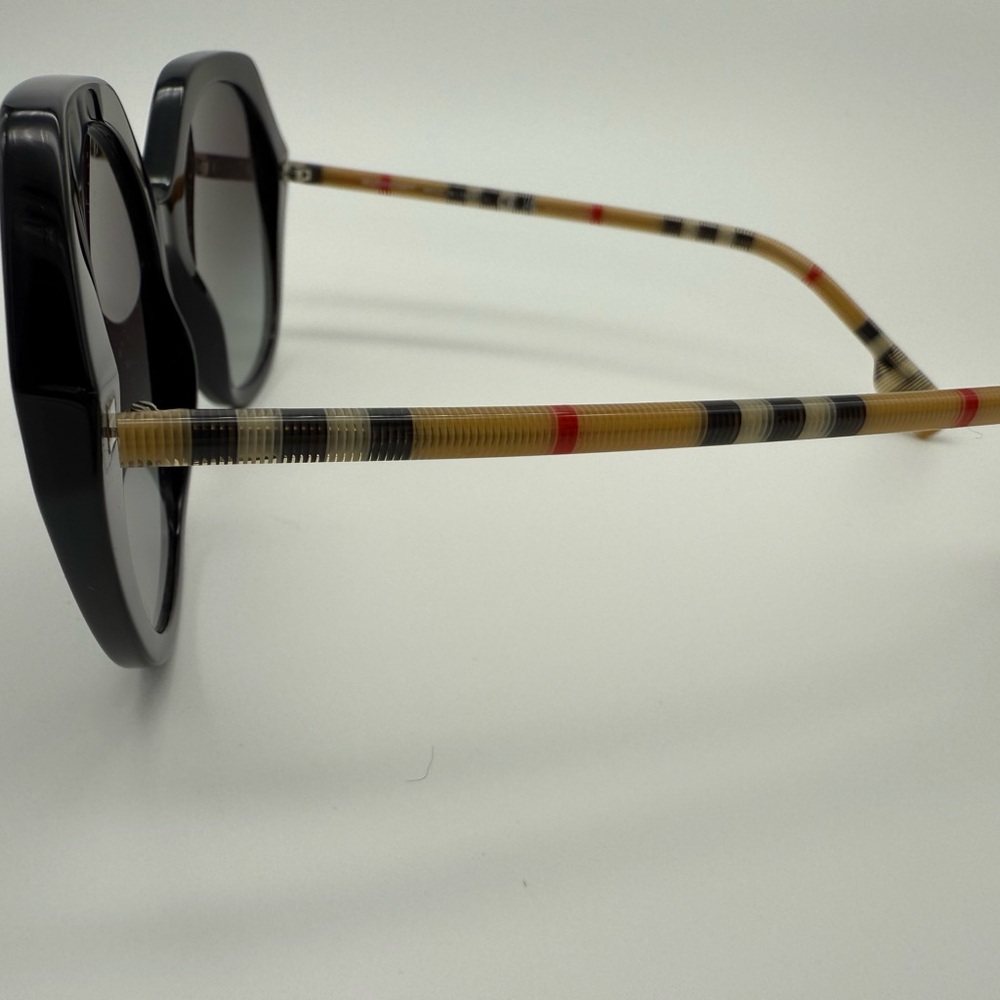 Burberry Vanessa Geometric Sunglasses, case included. nwot - Picture 3 of 9